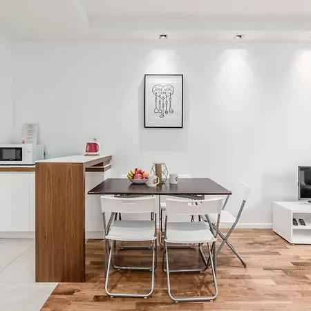 Chill Apartments Airport Residence Varsavia Esterno foto